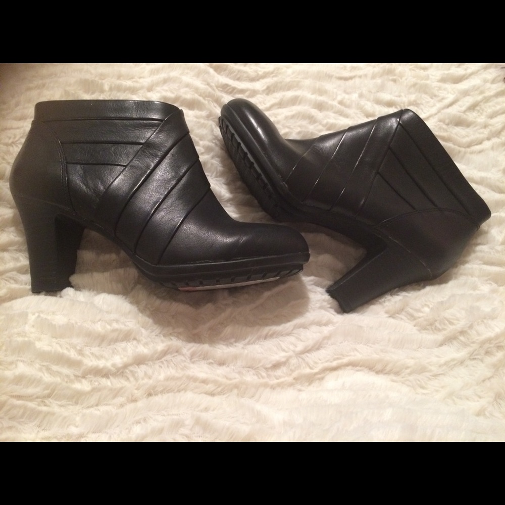 ♦️Michelle D Rebecca Pleated Booties